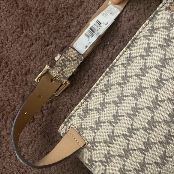 Micheal Kors belt bag Small/ medium - Picture 7 of 17